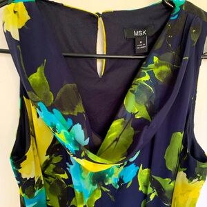 MSK floral feminine dress in navy size 6